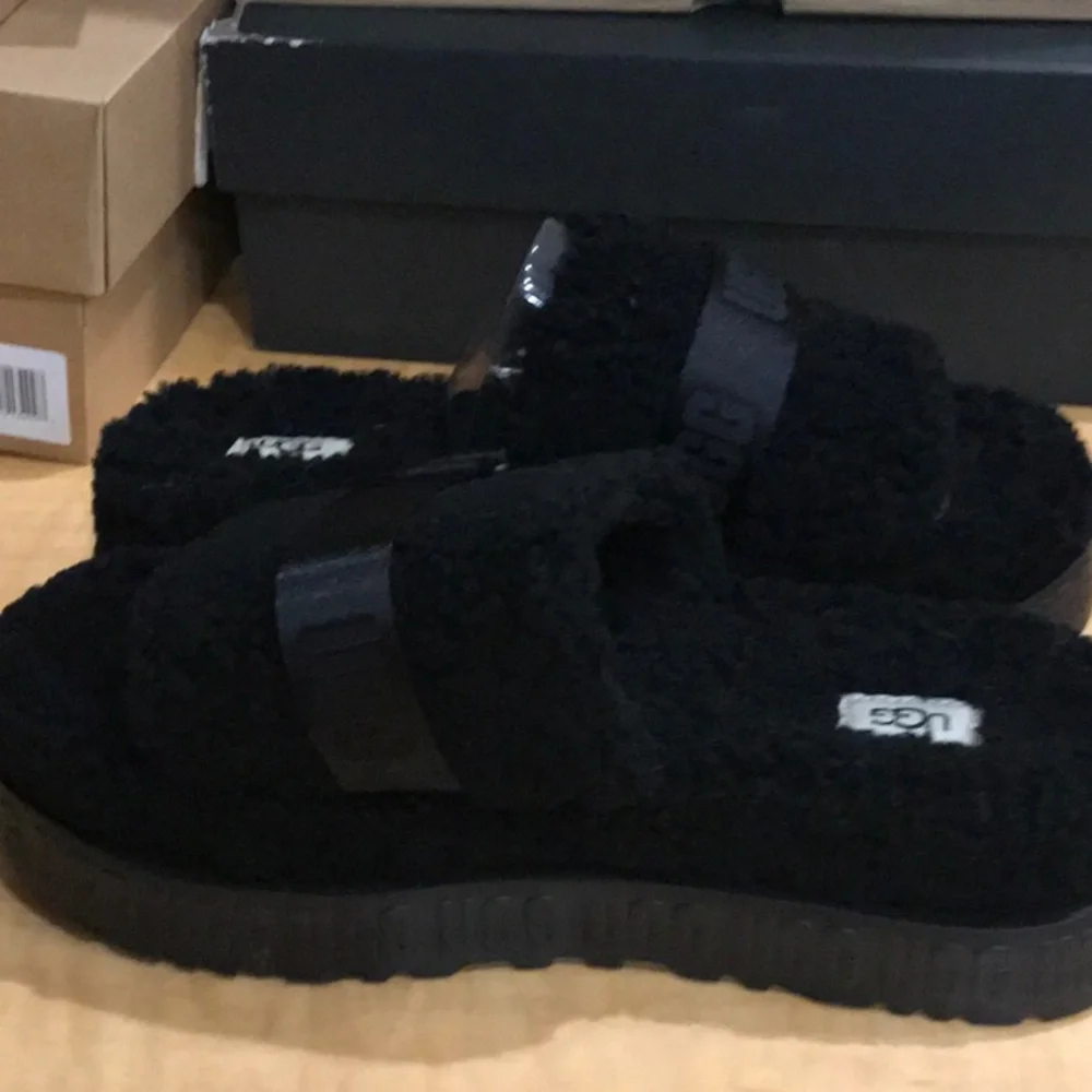Ugg Women’s Fluffita Slide Slipper - Picture 3 of 5